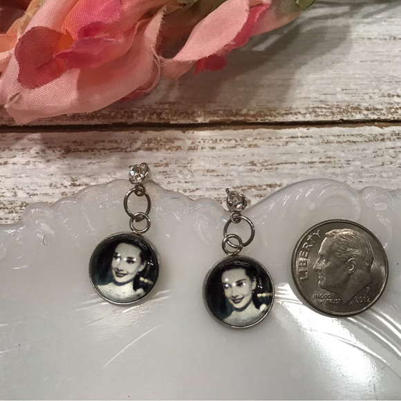 Audrey Hepburn Earrings - Picture 5 of 6